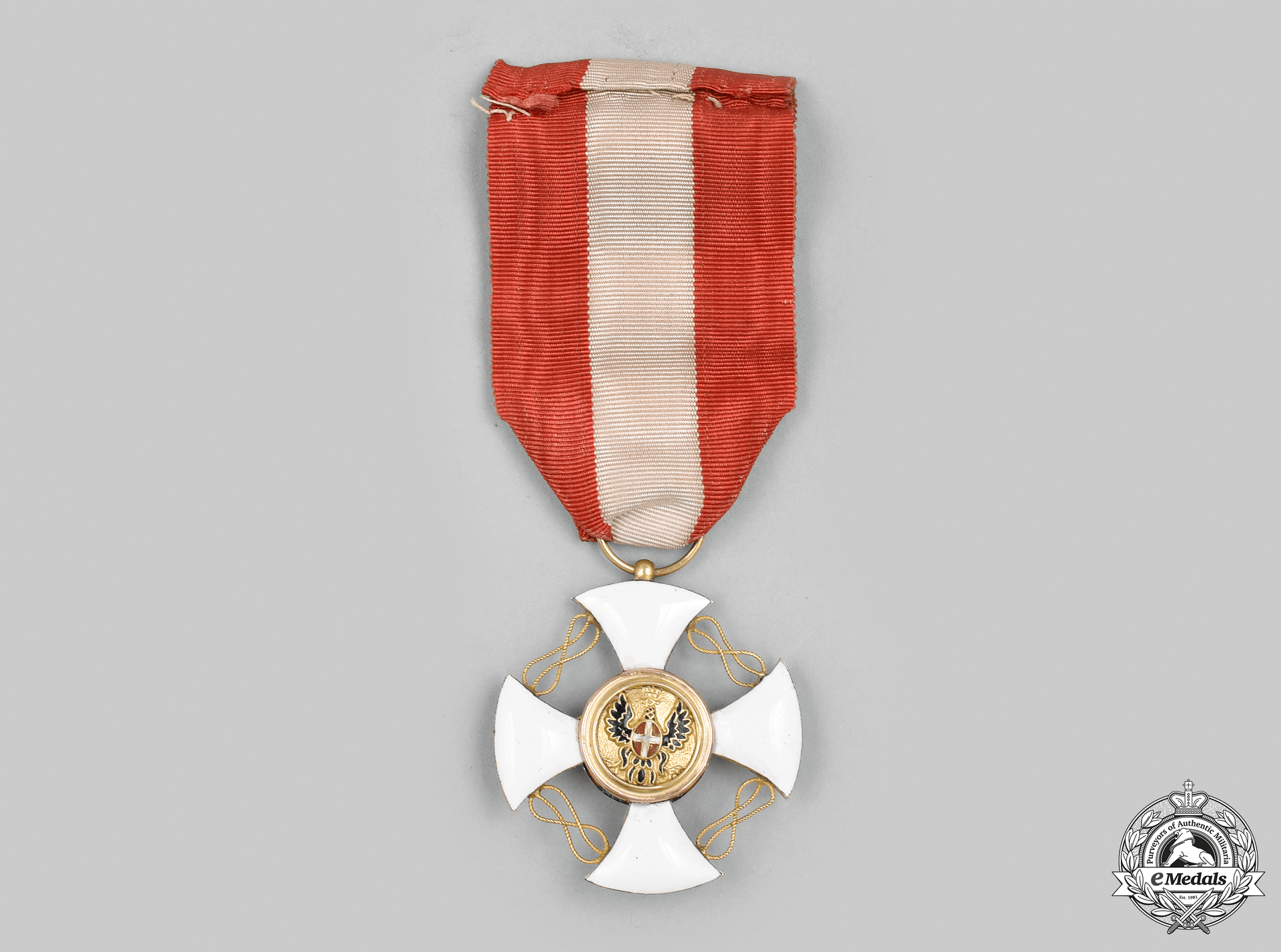 italy,_kingdom._an_order_of_the_crown_in_gold,_v_class_knight_with3_crowns,_c.1920_m21_mnc3453_1