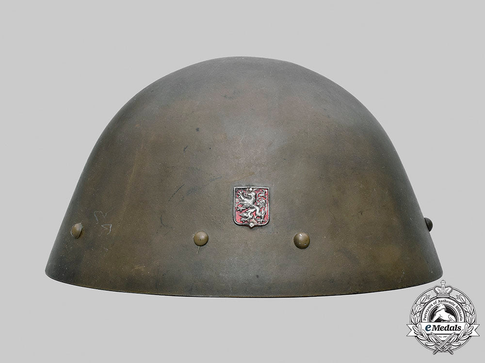 bohemia_and_moravia,_protectorate._a_rare_government_army_m32_steel_helmet__mnc3812_m20_0083