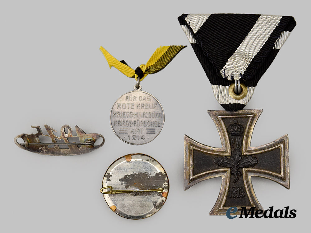 germany,_imperial._a1914_iron_cross_ii_class,_with_first_world_war_patriotic_badges__mnc6191