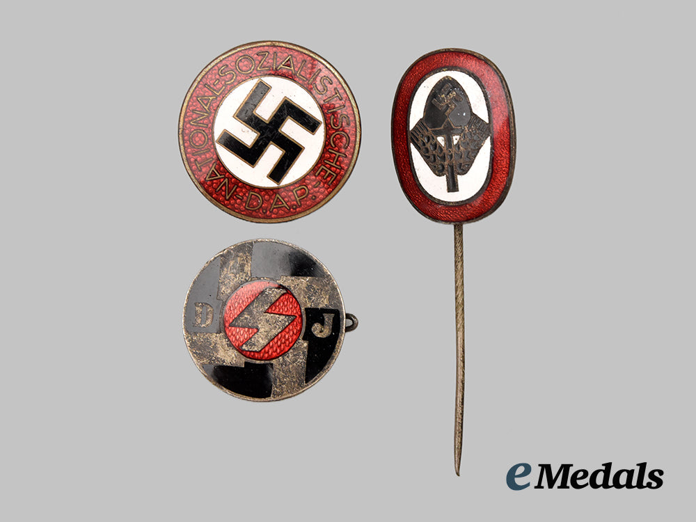 germany,_third_reich._a_mixed_lot_of_membership_badges__mnc6781_1