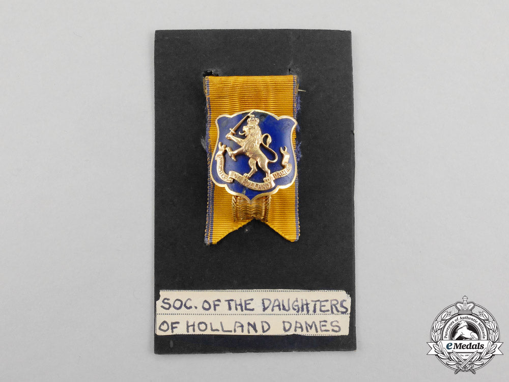 united_states._an_american_society_of_the_daughters_of_holland_dames_insignia_badge_p_007_1_1