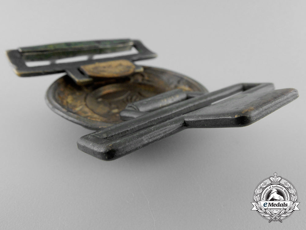 a_pommern(_pommeranien)_fire_defence_service_officer's_belt_buckle;_published_example_p_109