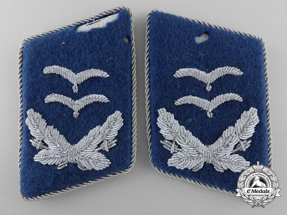 a_set_of_luftwaffe_medical_unit_oberleutnant’s_collar_tabs_q_422