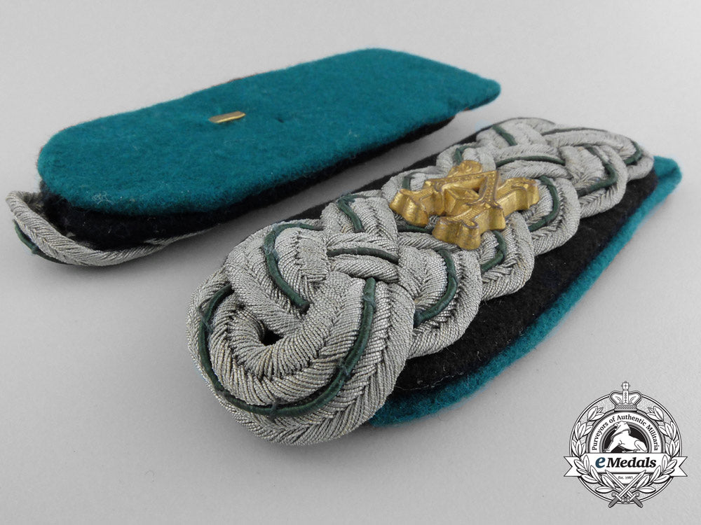 senior_army_official_of_technical_service_shoulder_boards_s0188368