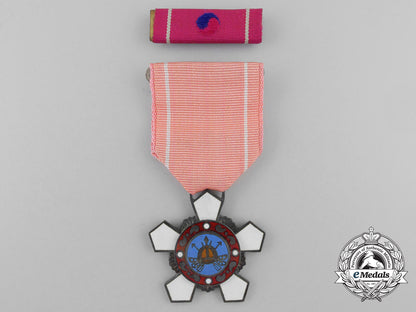 a_rare_korean_order_of_military_merit;4_th_class_wharang3_rd_grade_with_case_w_778