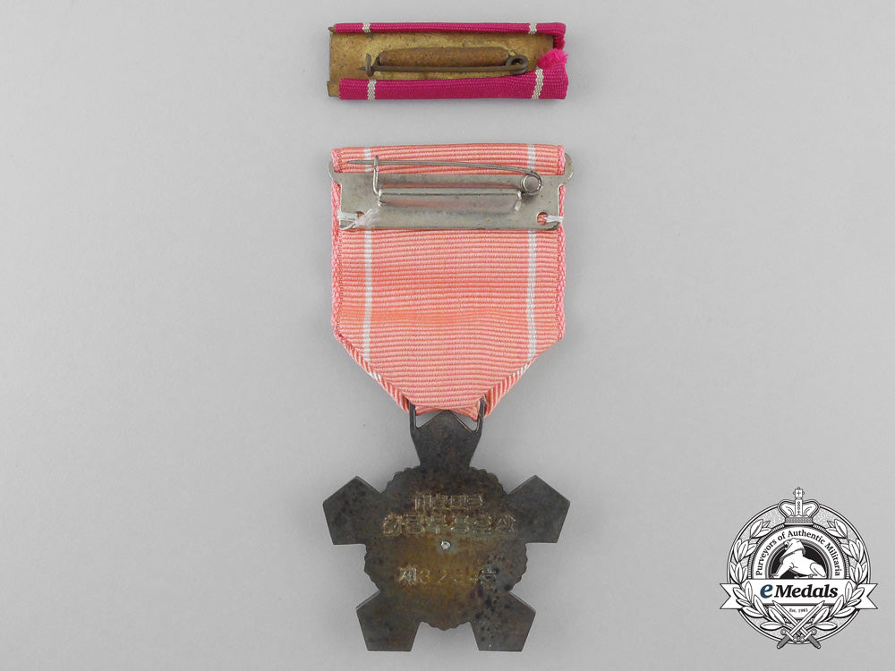 a_rare_korean_order_of_military_merit;4_th_class_wharang3_rd_grade_with_case_w_781