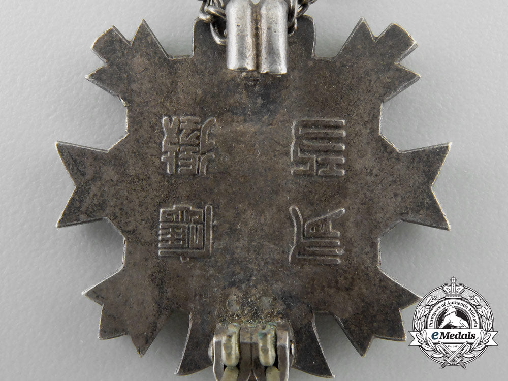 a_second_war_japanese_bereaved_family_association_badge:_combat_version_z_513